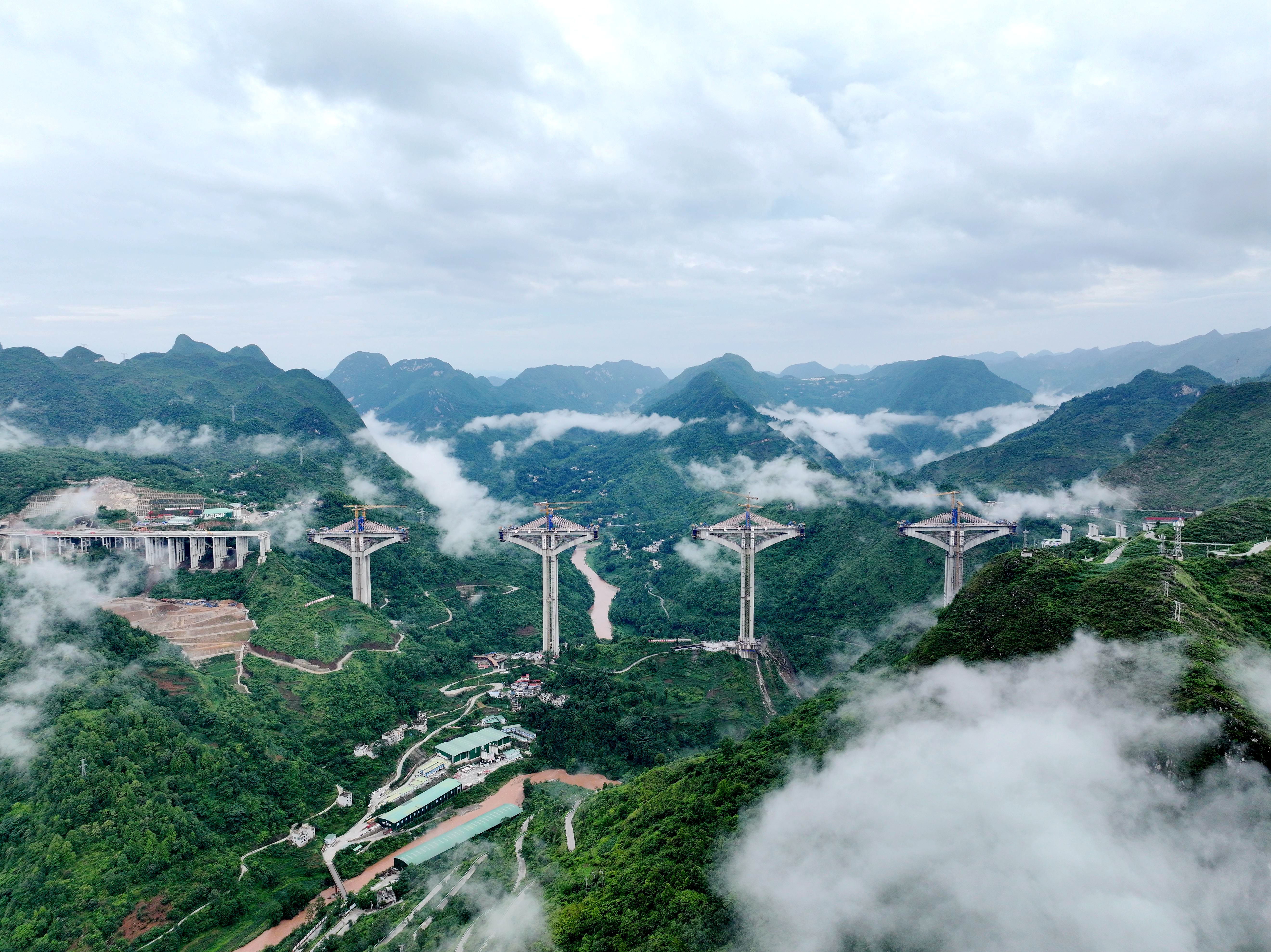 六枝特大橋6月中旬照片01.JPG